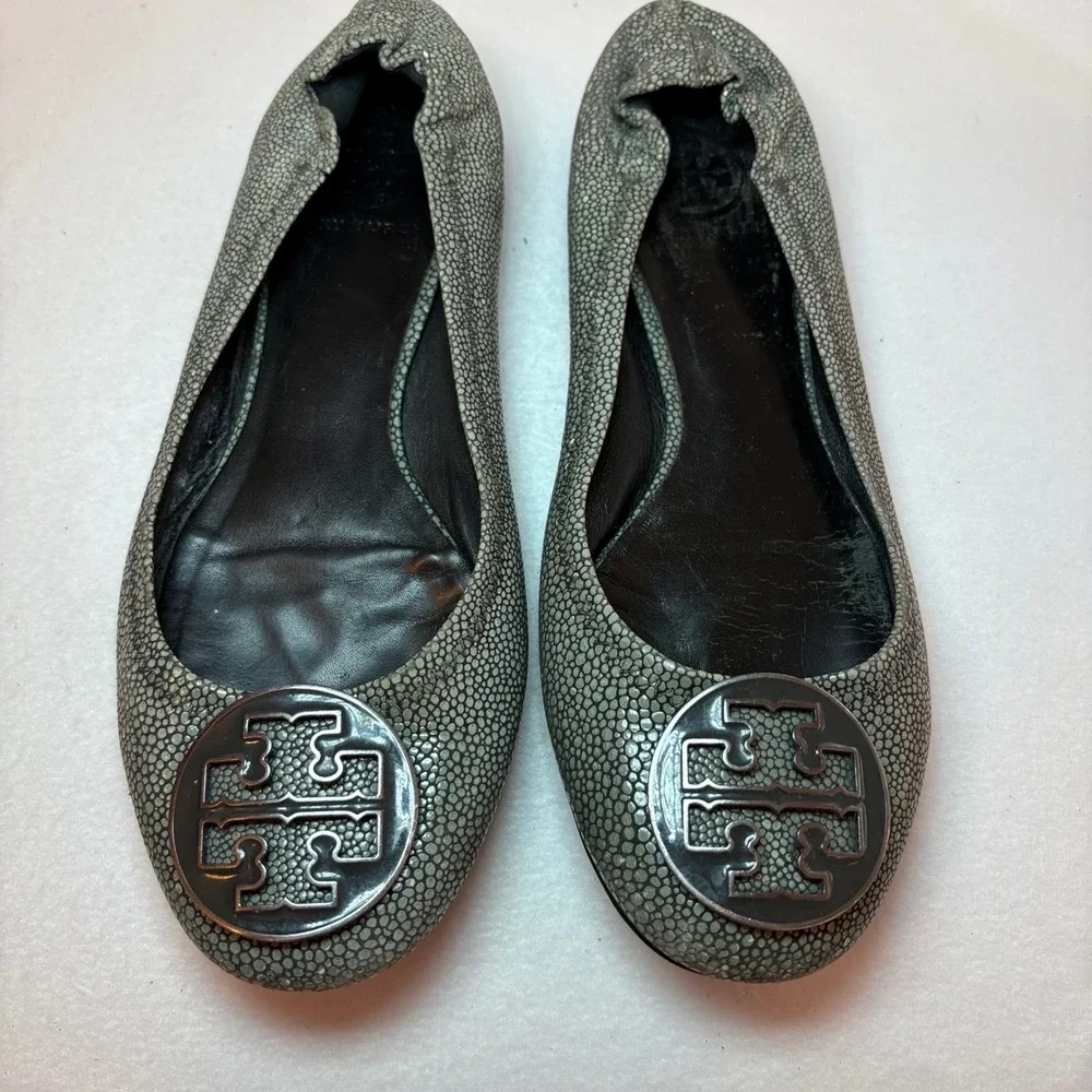 Tory Burch Reva Stingray Embossed Leather Ballet Flats Grey Silver Logo